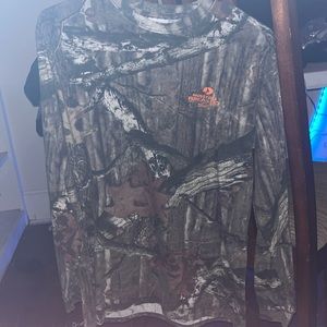 Men’s size medium mossy oak camouflage shirt